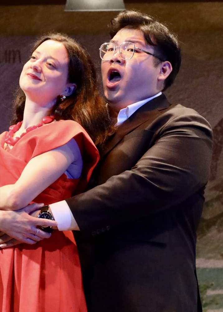 Two MTB singers performing a scene in concert